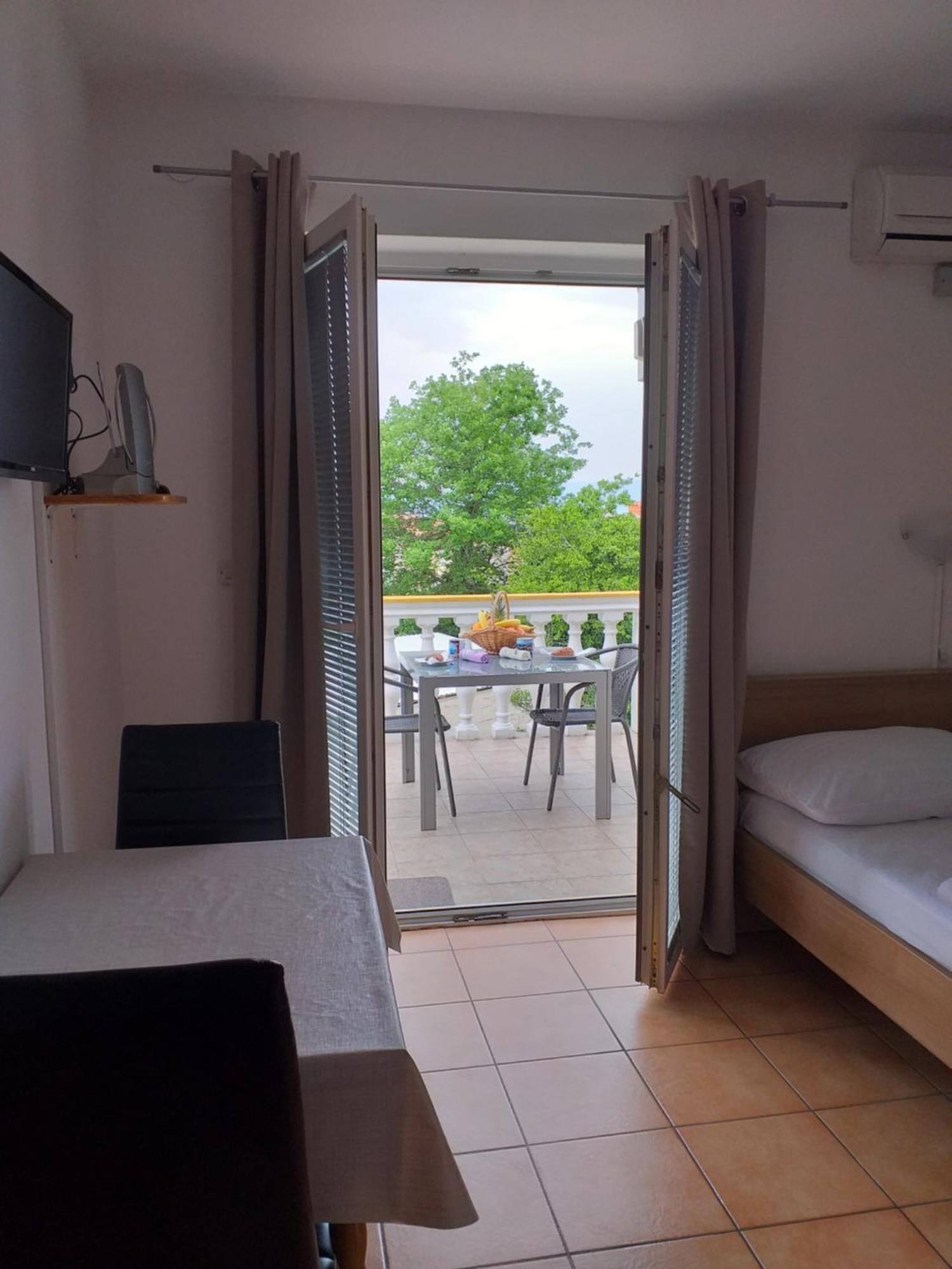 Apartments I-P Малинска Номер фото