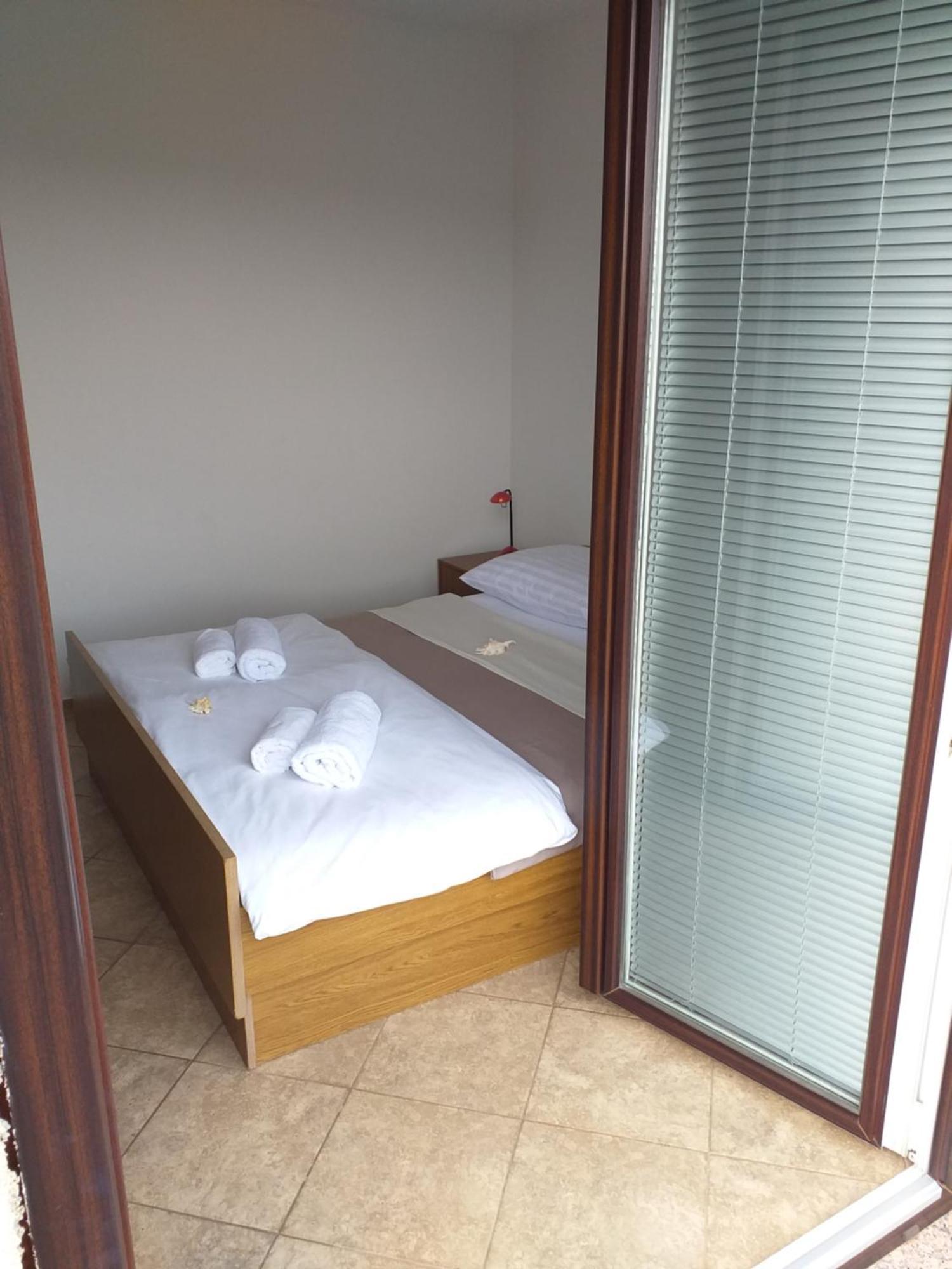 Apartments I-P Малинска Экстерьер фото