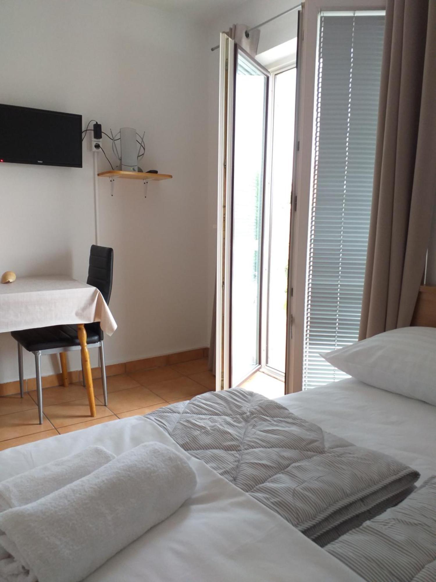 Apartments I-P Малинска Экстерьер фото
