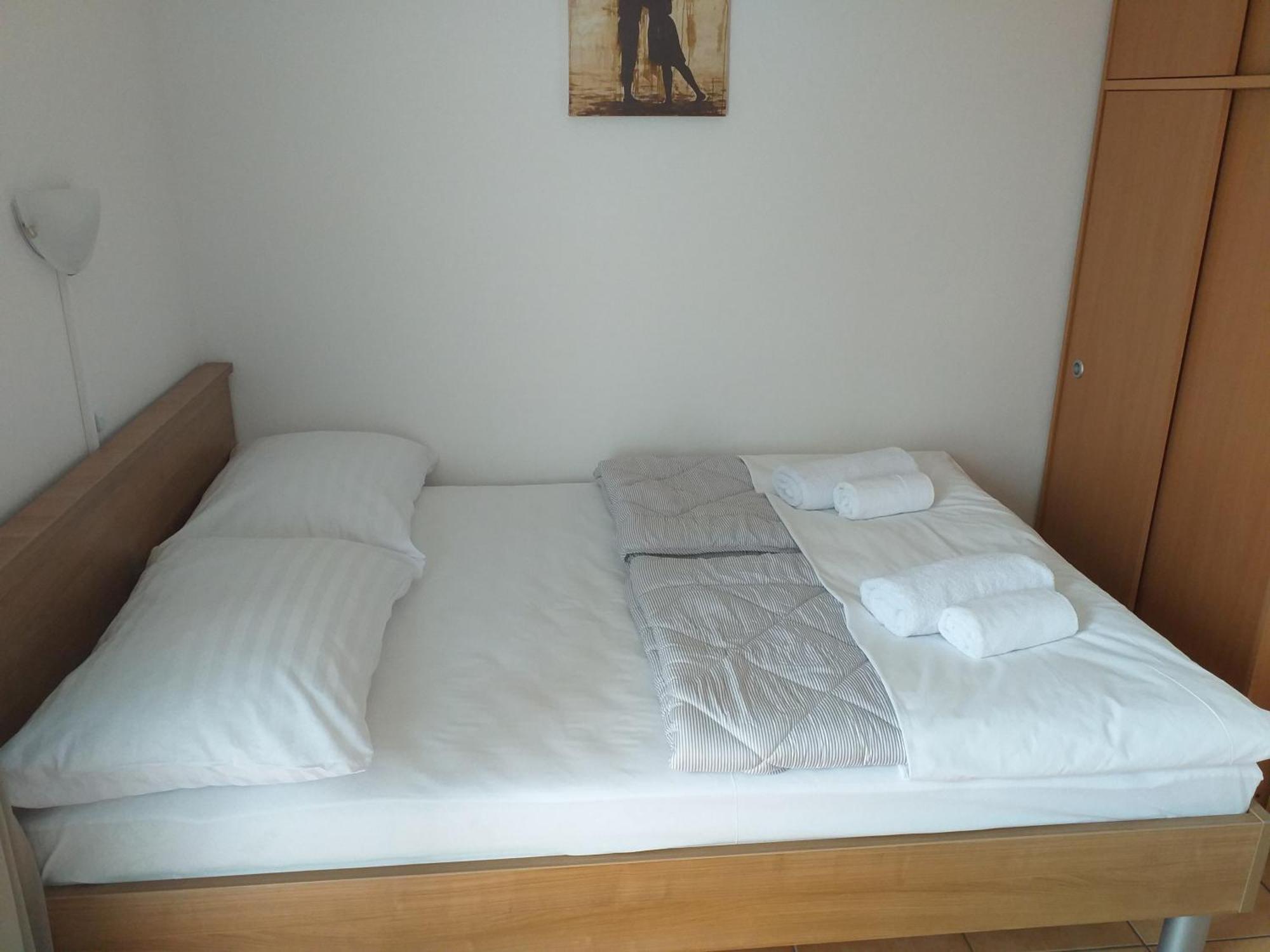 Apartments I-P Малинска Номер фото
