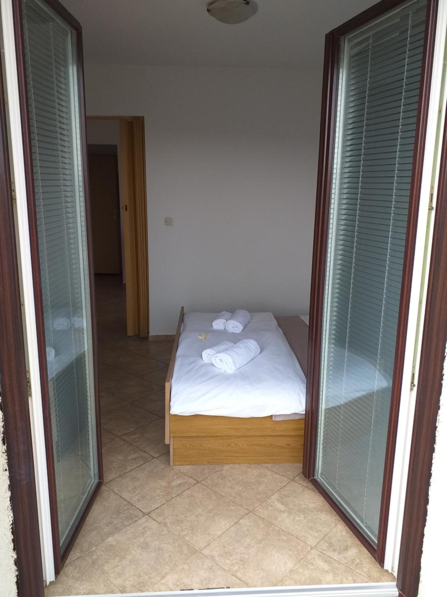 Apartments I-P Малинска Экстерьер фото